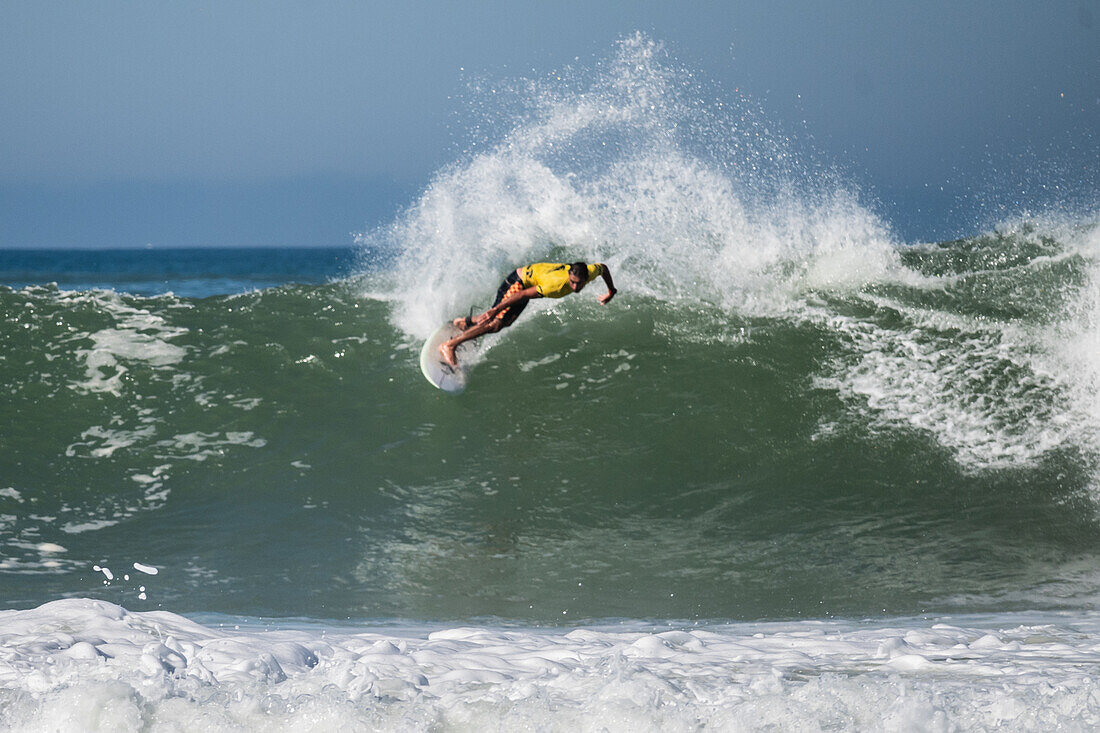 Quiksilver Festival in Capbreton, Hossegor und Seignosse mit 20 der besten Surfer der Welt, die von Jeremy Flores handverlesen wurden, um im Südwesten Frankreichs gegeneinander anzutreten.