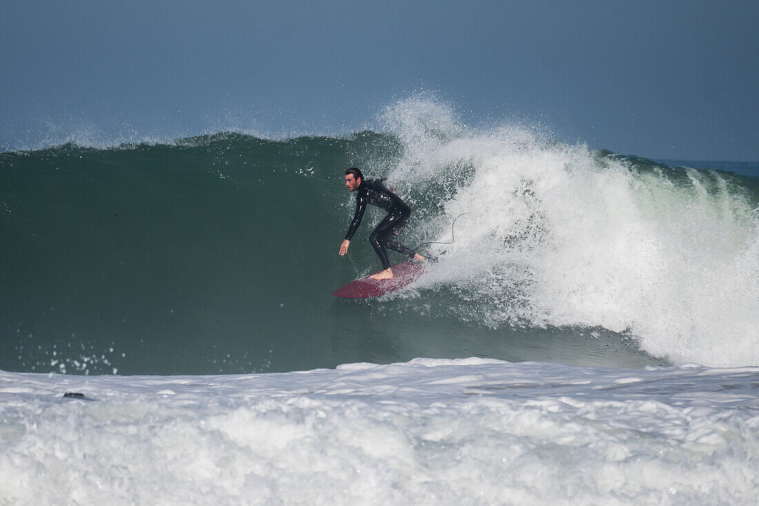 Quiksilver Festival in Capbreton, Hossegor und Seignosse, mit 20 der besten Surfer der Welt, die von Jeremy Flores ausgewählt wurden, um sich im Südwesten Frankreichs zu messen.