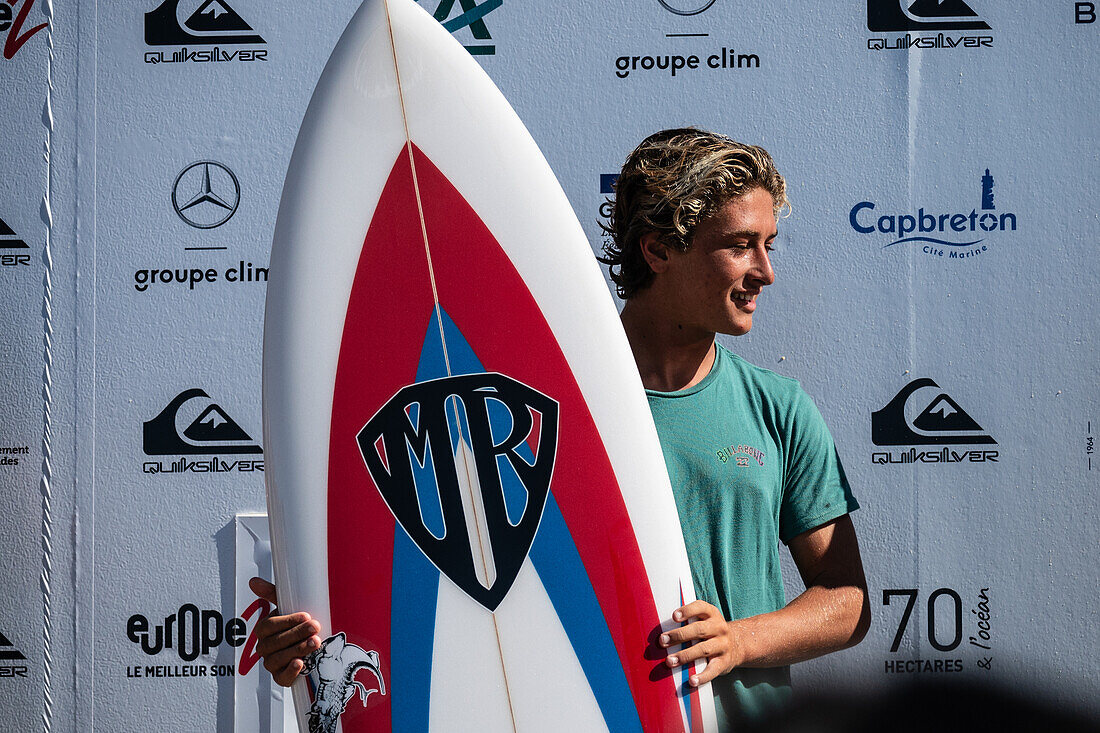 Quiksilver Festival celebrated in Capbreton, Hossegor and Seignosse, with 20 of the best surfers in the world hand-picked by Jeremy Flores to compete in south west of France.\n