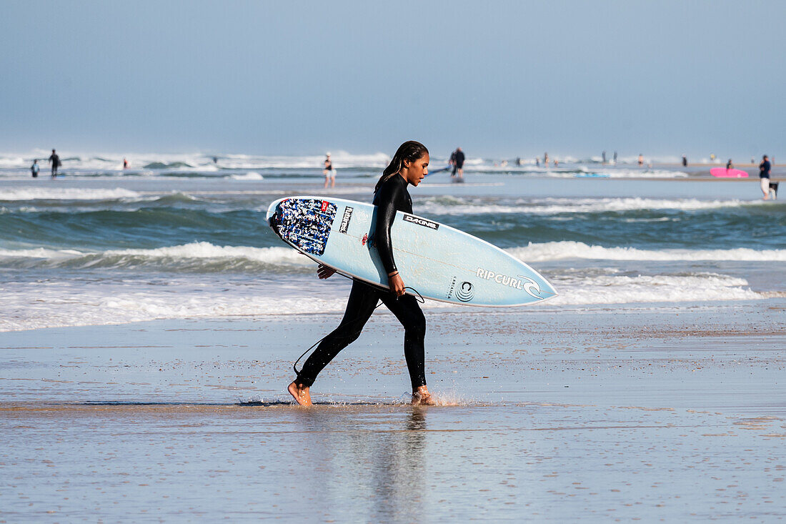 Quiksilver Festival in Capbreton, Hossegor und Seignosse, mit 20 der besten Surfer der Welt, die von Jeremy Flores ausgewählt wurden, um sich im Südwesten Frankreichs zu messen.