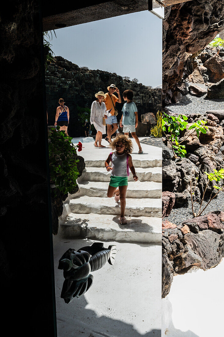 Jameos del Agua ist eine Reihe von Lavahöhlen und ein Kunst-, Kultur- und Tourismuszentrum, das vom einheimischen Künstler und Architekten Cesar Manrique geschaffen wurde, Lanzarote, Kanarische Inseln, Spanien