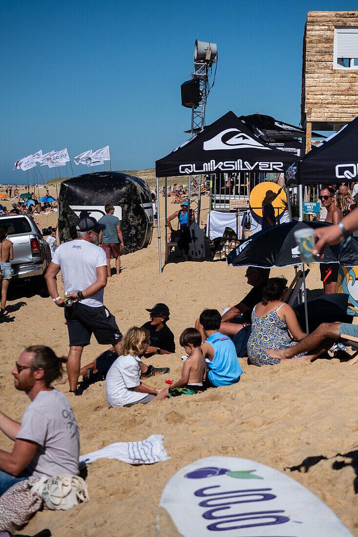 Quiksilver Festival in Capbreton, Hossegor und Seignosse mit 20 der besten Surfer der Welt, die von Jeremy Flores handverlesen wurden, um im Südwesten Frankreichs gegeneinander anzutreten.