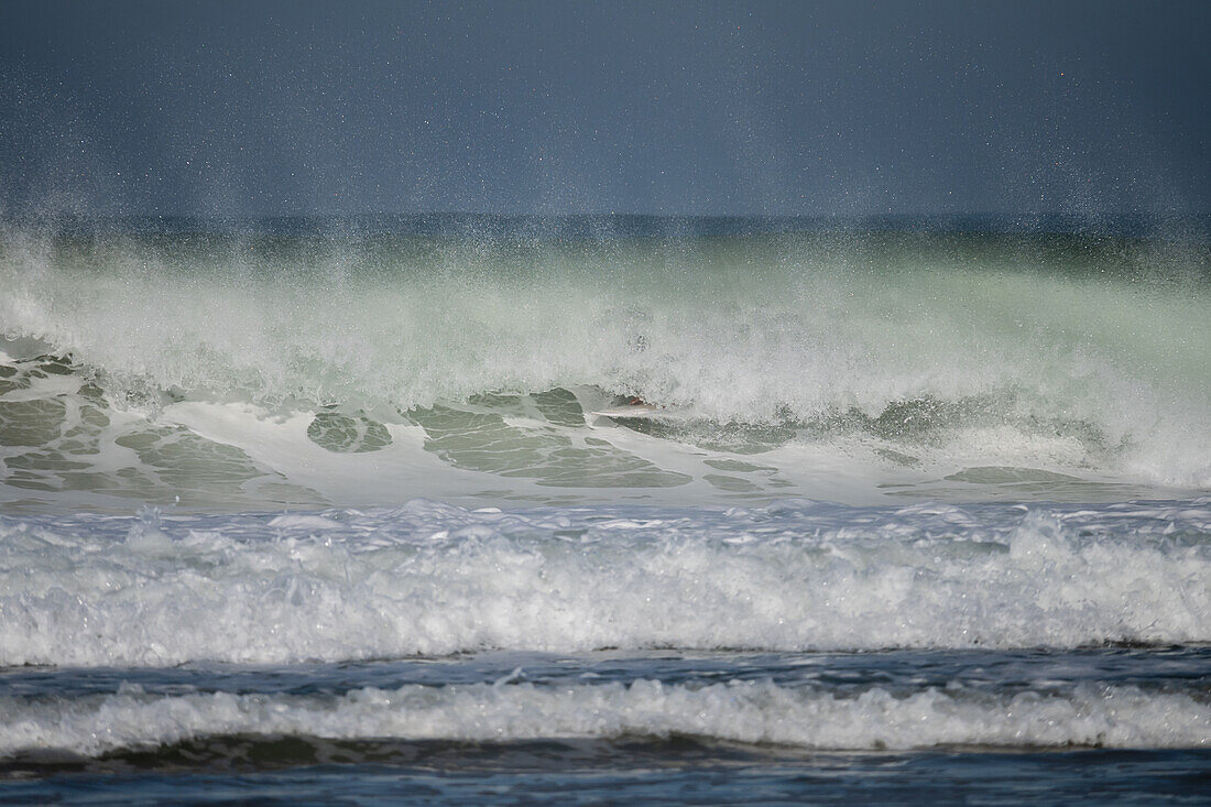 Quiksilver Festival in Capbreton, Hossegor und Seignosse mit 20 der besten Surfer der Welt, die von Jeremy Flores ausgewählt wurden, um sich im Südwesten Frankreichs zu messen.