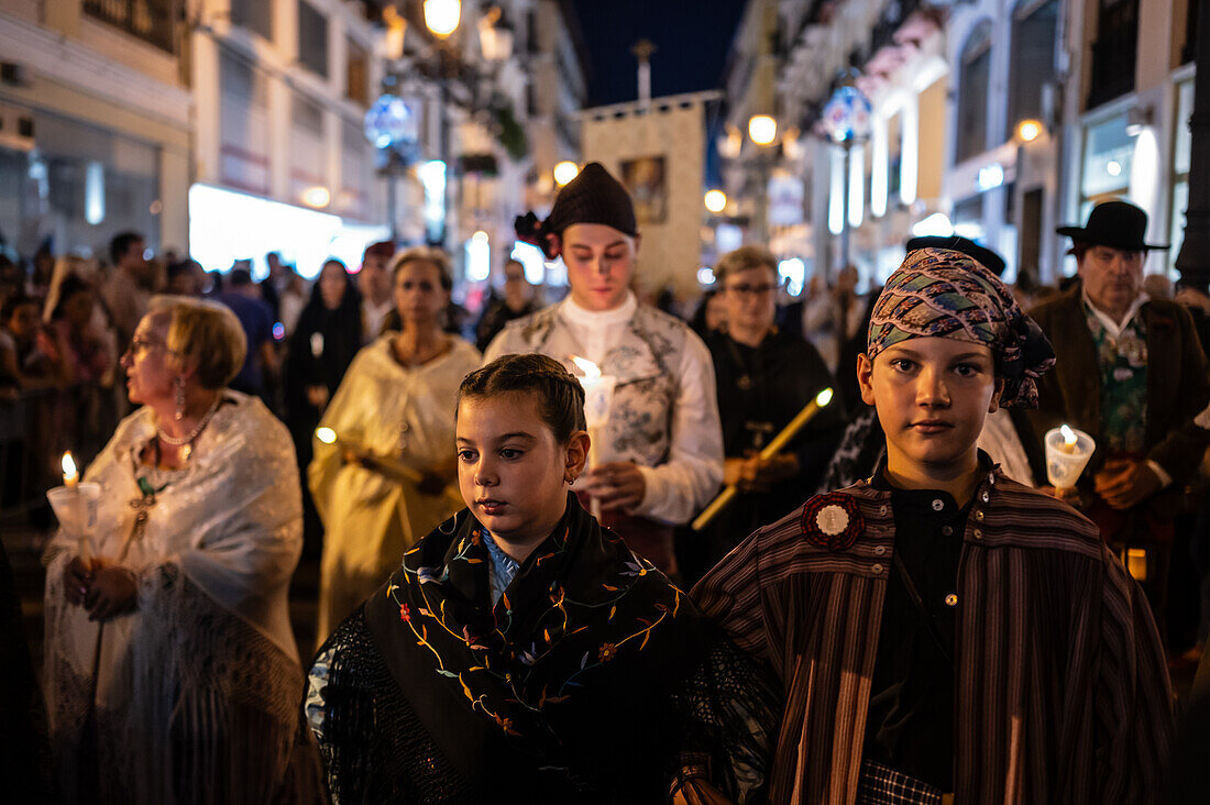 Die Parade des gläsernen Rosenkranzes, oder Rosario de Cristal, während der Fiestas del Pilar in Zaragoza, Spanien