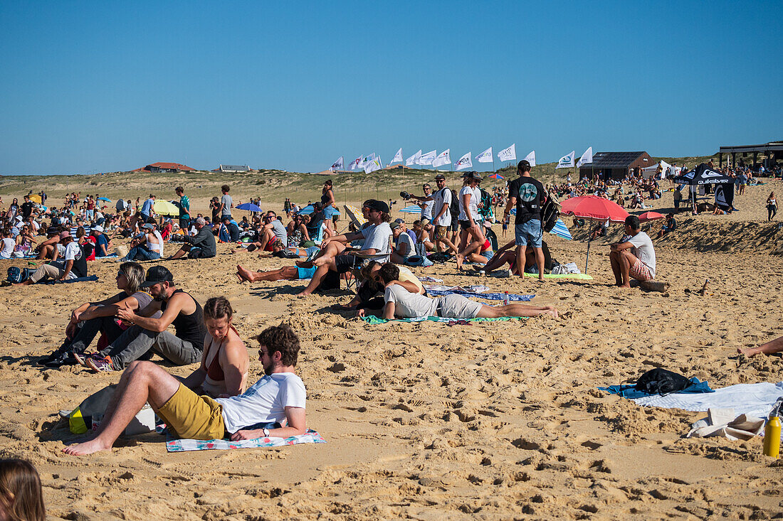 Quiksilver Festival in Capbreton, Hossegor und Seignosse mit 20 der besten Surfer der Welt, die von Jeremy Flores ausgewählt wurden, um sich im Südwesten Frankreichs zu messen.