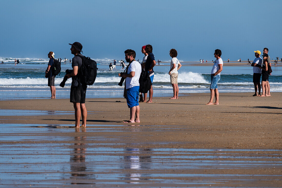 Quiksilver Festival in Capbreton, Hossegor und Seignosse, mit 20 der besten Surfer der Welt, die von Jeremy Flores handverlesen wurden, um im Südwesten Frankreichs gegeneinander anzutreten.