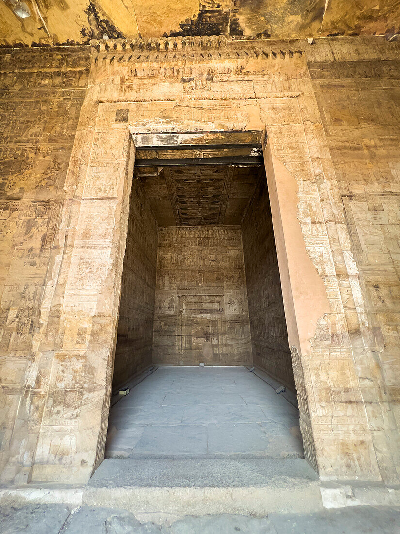 Innenraum des römischen Mammisi, aus der Regierungszeit von Trajan und Marcus Aurelius, Dendera-Tempelkomplex, Dendera, Ägypten, Nordafrika, Afrika