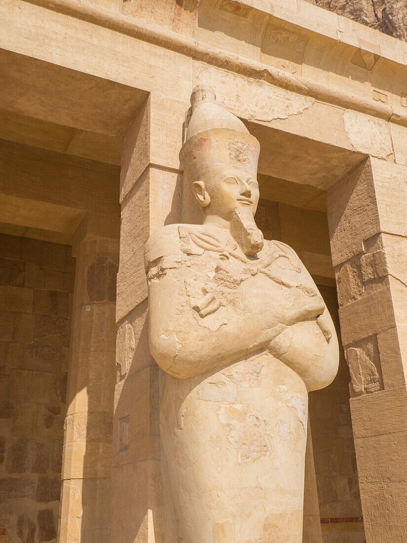 Osiride Statue der Hatschepsut auf der oberen Terrasse, Totentempel der Hatschepsut in Deir al-Bahri, UNESCO-Welterbe, Theben, Ägypten, Nordafrika, Afrika