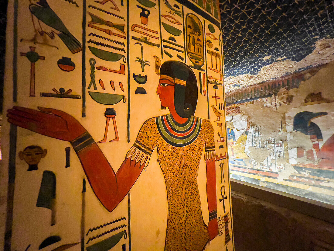 Reliefs und Malereien im Grab der Nefertari, der Großen Gemahlin des Pharao Ramses II., Tal der Königinnen, UNESCO-Welterbe, Theben, Ägypten, Nordafrika, Afrika
