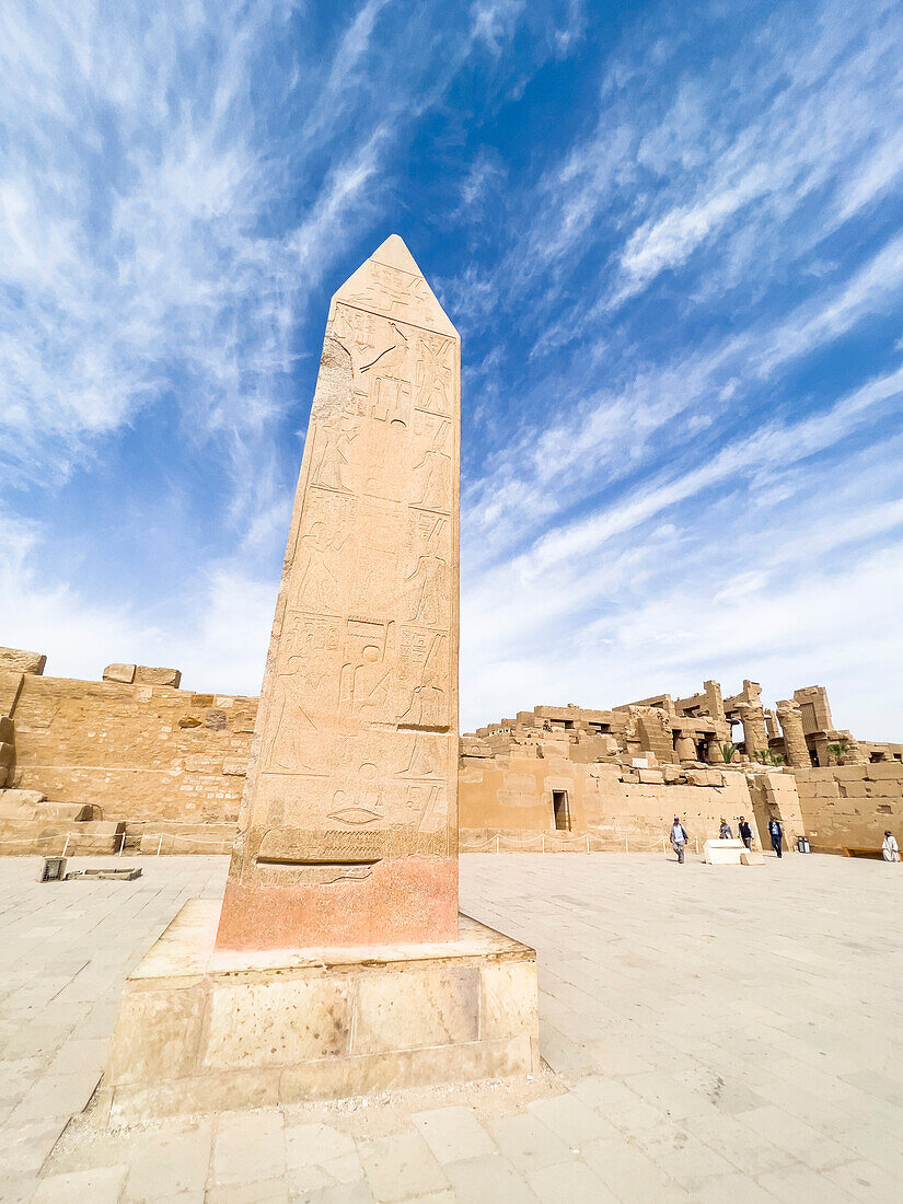 Obelisk, Karnak-Tempelkomplex, eine riesige Mischung aus Tempeln, Pylonen und Kapellen, UNESCO-Welterbestätte, bei Luxor, Theben, Ägypten, Nordafrika, Afrika