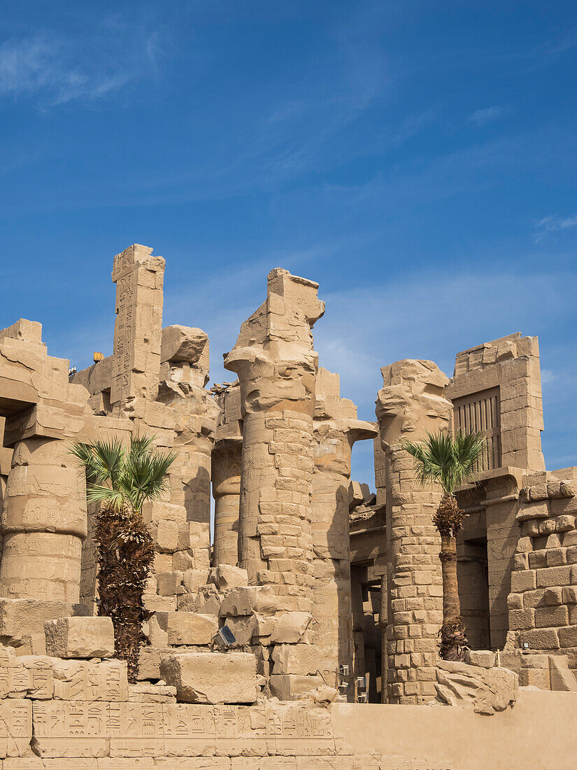 Der Tempelkomplex von Karnak, ein riesiges Gemisch aus Tempeln, Pylonen, Kapellen und anderen Gebäuden, UNESCO-Weltkulturerbe, in der Nähe von Luxor, Theben, Ägypten, Nordafrika, Afrika