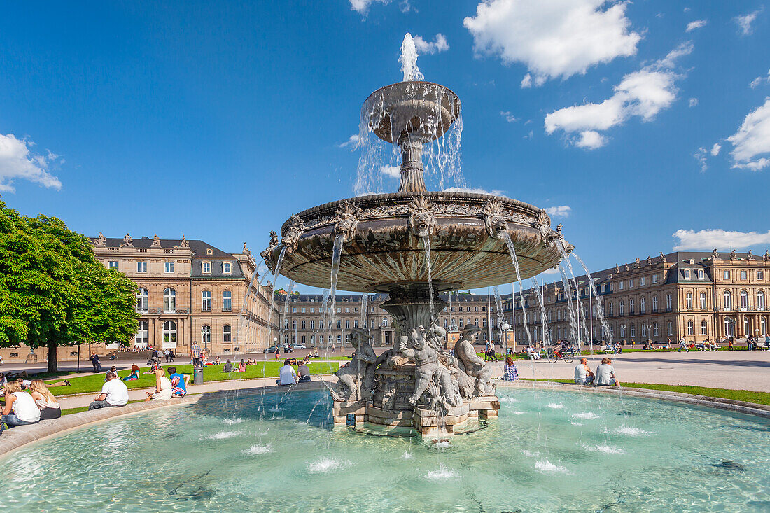 Springbrunnen am Schlossplatz und Neues Schloss, Stuttgart, Baden-Württemberg, Deutschland, Europa