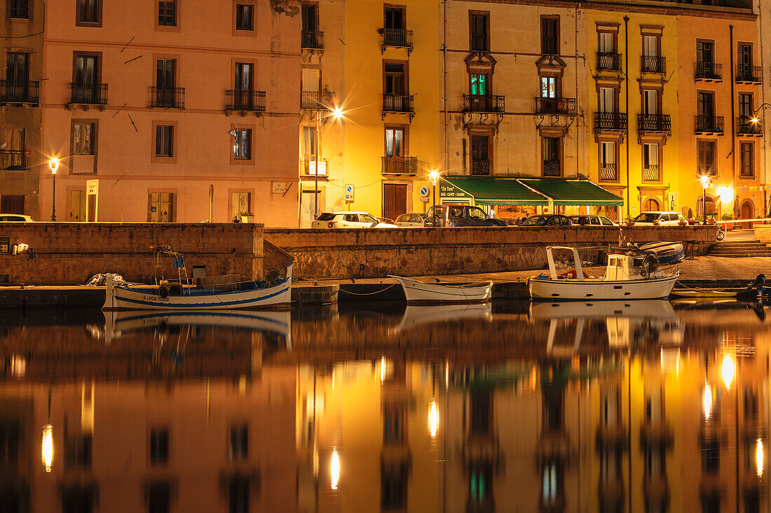 Fluss Temo und Altstadt von Bosa, Bezirk Oristano, Sardinien, Italien, Mittelmeer, Europa