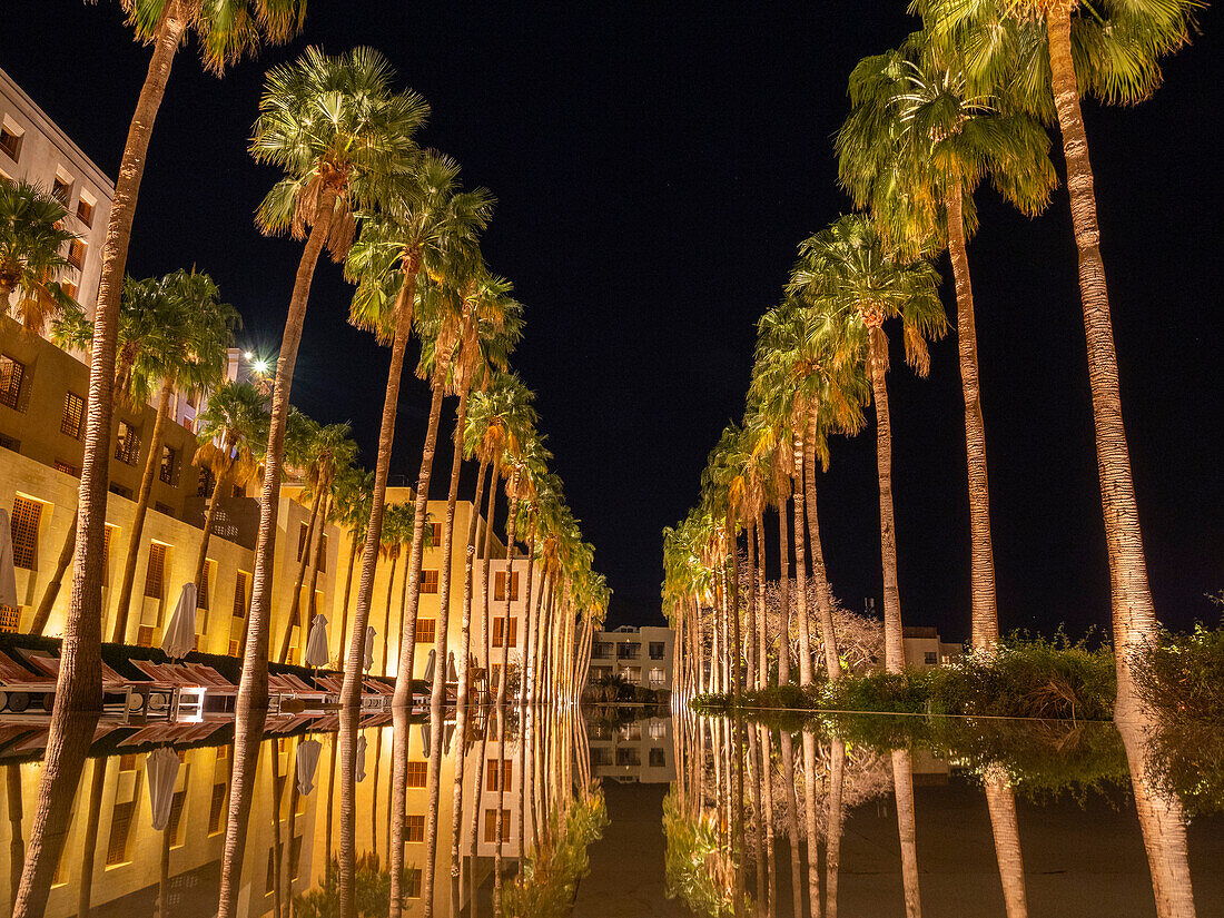 Übernachtung im Kempinski Hotel Ishtar, einem Fünf-Sterne-Luxusresort am Toten Meer, inspiriert von den Hängenden Gärten von Babylon, Jordanien, Naher Osten