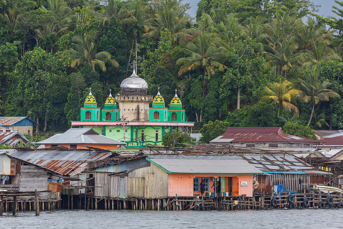 Der Hafen in der Stadt Sorong, der größten Stadt und Hauptstadt der indonesischen Provinz Südwest-Papua, Indonesien, Südostasien, Asien