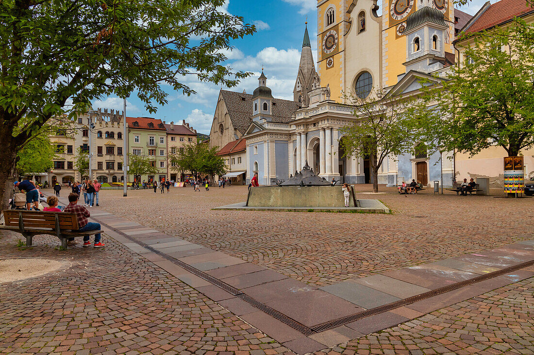 Cathedral Square and Baroque Cathedral, Brixen, Sudtirol (South Tyrol) (Province of Bolzano), Italy, Europe\n