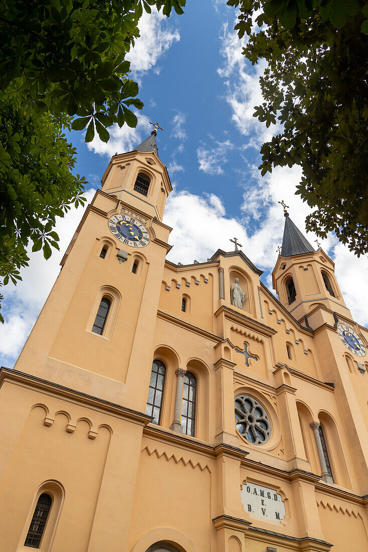 Fassade der Kirche Mariä Himmelfahrt, Bruneck, Sudtirol (Südtirol) (Provinz Bozen), Italien, Europa