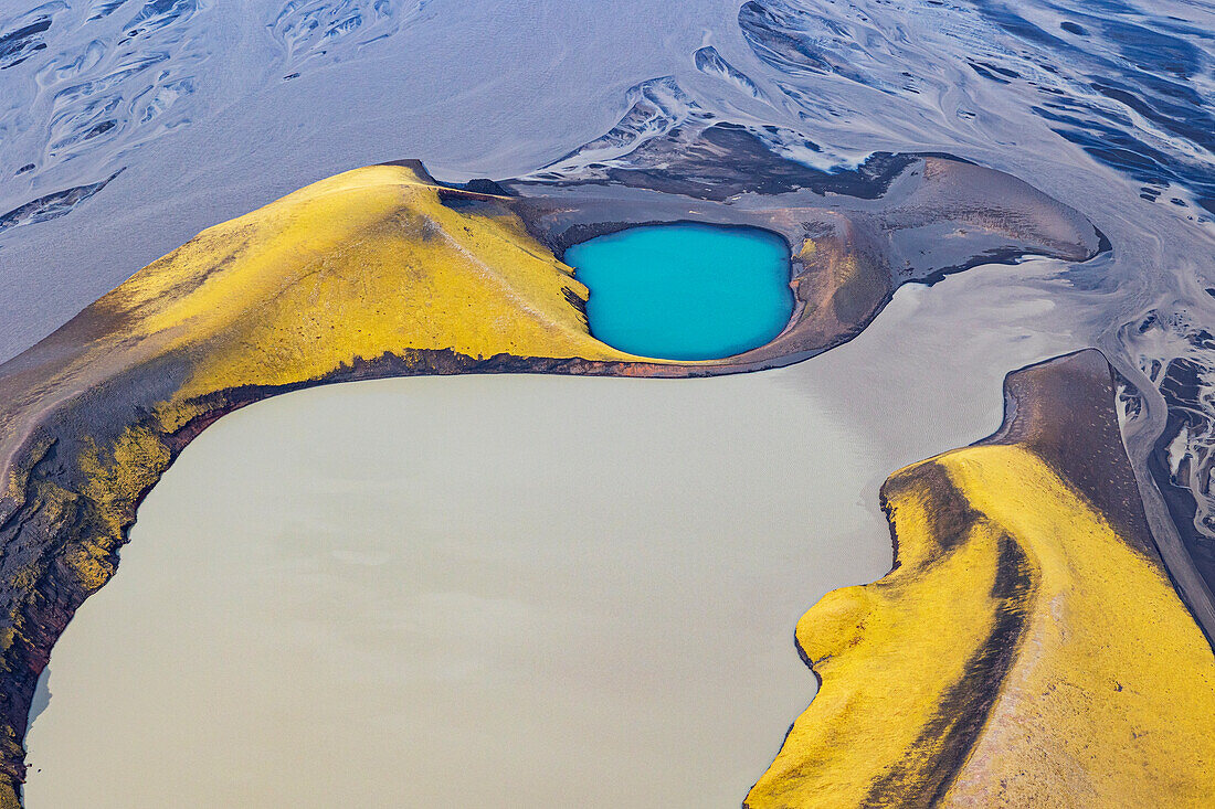 Luftaufnahme aus dem Flugzeug des unglaublichen türkisfarbenen vulkanischen Skafta-Sees im isländischen Hochland, Island, Polarregionen