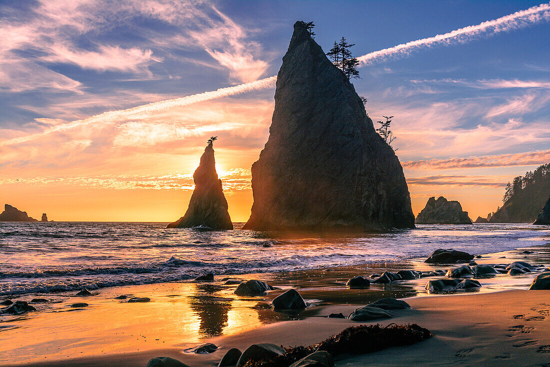 Golden sunset on Rialto Beach with sun behind the iconic rock formations, Washington State, United States of America, North America\n