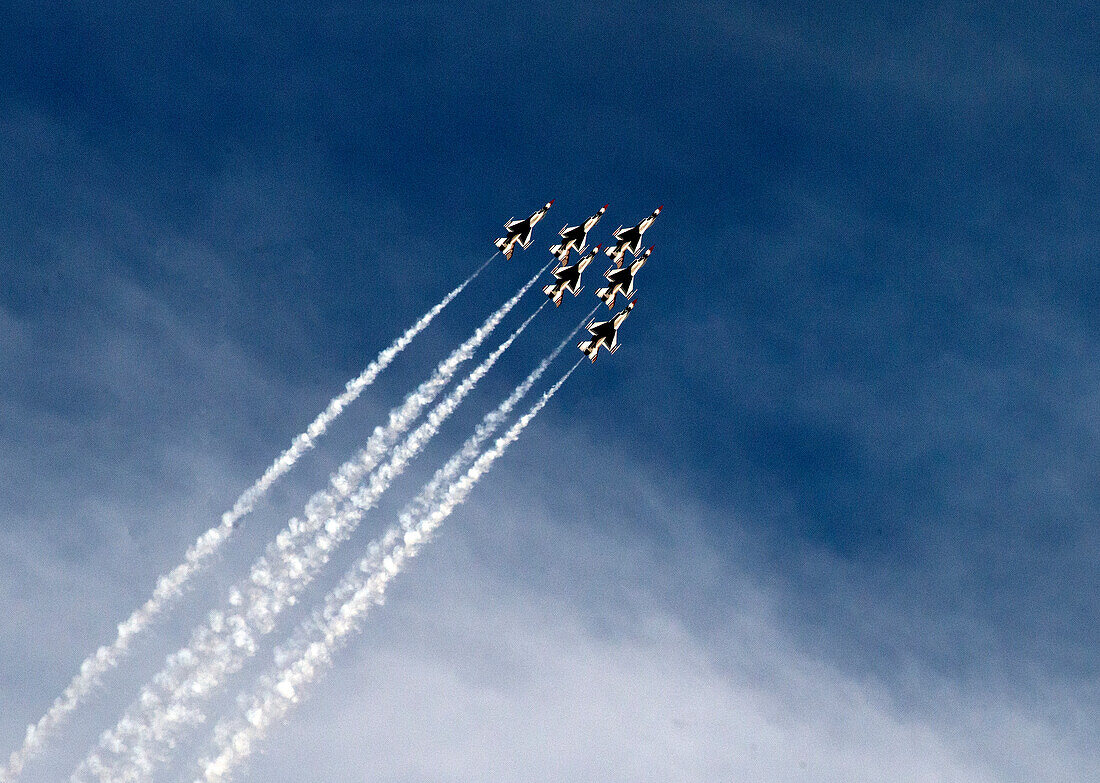 Die Thunderbirds, Feier zum 75-jährigen Bestehen der Airborne Navy, Nellis Air Force Base, Las Vegas, Nevada, Vereinigte Staaten von Amerika, Nordamerika