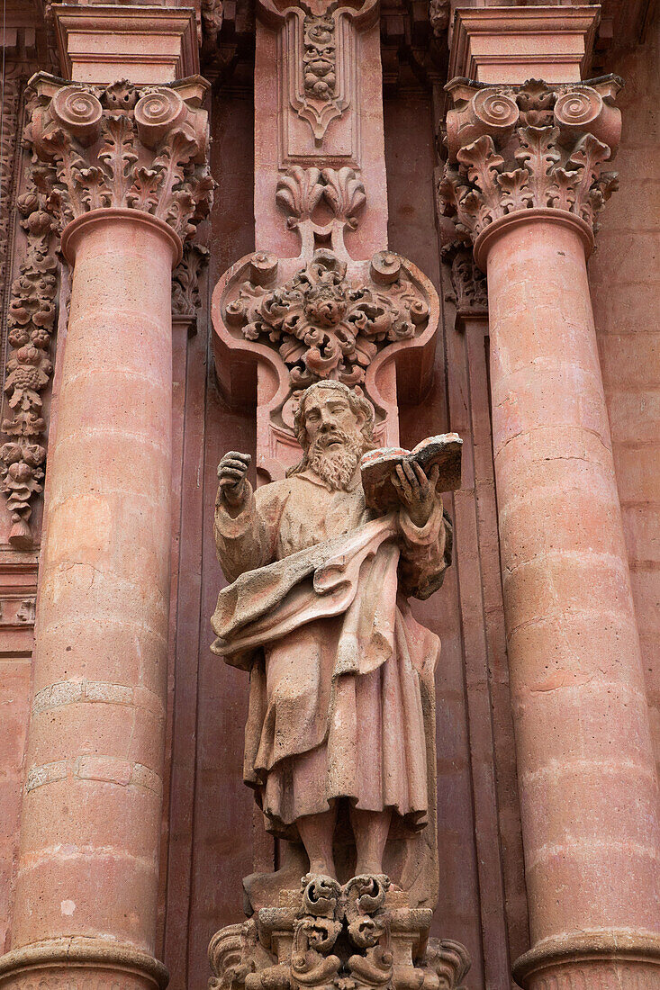 Skulptur des Heiligen Paulus, Fassade, Kirche Santa Prisca de Taxco, gegründet 1751, UNESCO-Welterbe, Taxco, Guerrero, Mexiko, Nordamerika