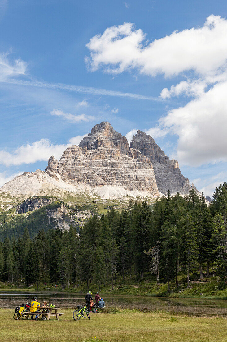 Antorno Lake, Tre Cime di Lavaredo, Belluno Dolomites, Auronzo di Cadore, Belluno District, Veneto, Italy, Europe\n