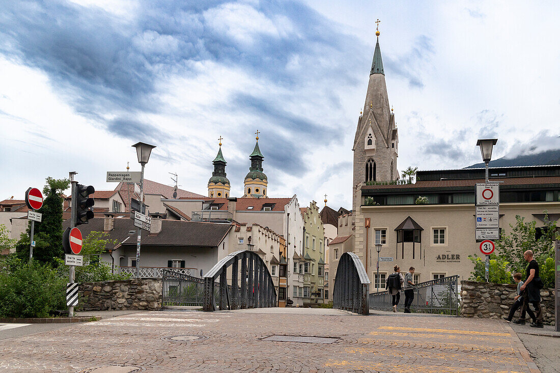 Blick von der Adlerbrücke auf die Altstadt, Brixen, Sudtirol (Südtirol) (Provinz Bozen), Italien, Europa