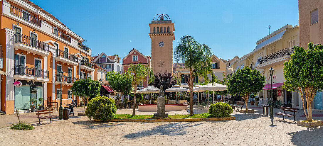 Blick auf den Glockenplatz in Argostoli, Hauptstadt von Kefalonia, Argostolion, Kefalonia, Ionische Inseln, Griechische Inseln, Griechenland, Europa