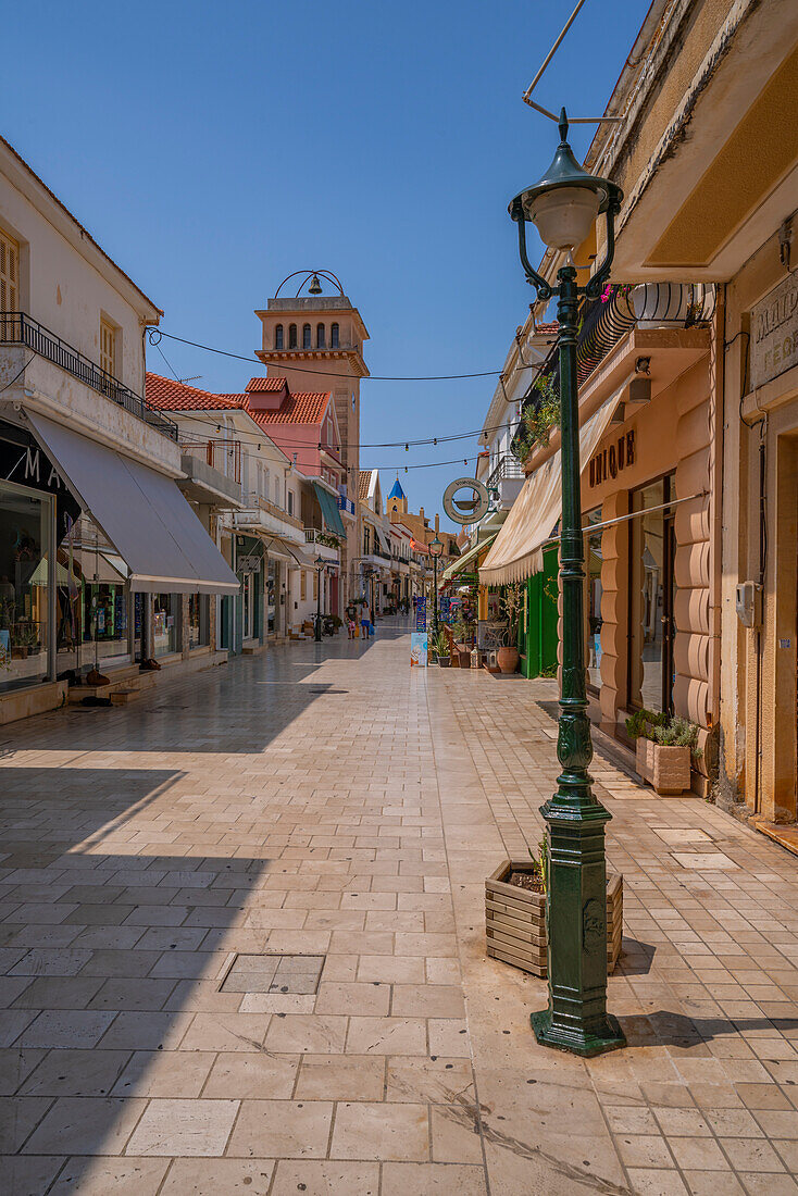 Blick auf die Einkaufsstraße in Argostoli, Hauptstadt von Kefalonia, Argostolion, Kefalonia, Ionische Inseln, Griechische Inseln, Griechenland, Europa