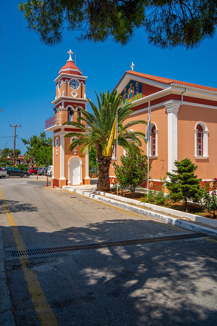 Blick auf die Kirche von Agios Gerasimos in Skala, Skala, Kefalonia, Ionische Inseln, Griechische Inseln, Griechenland, Europa