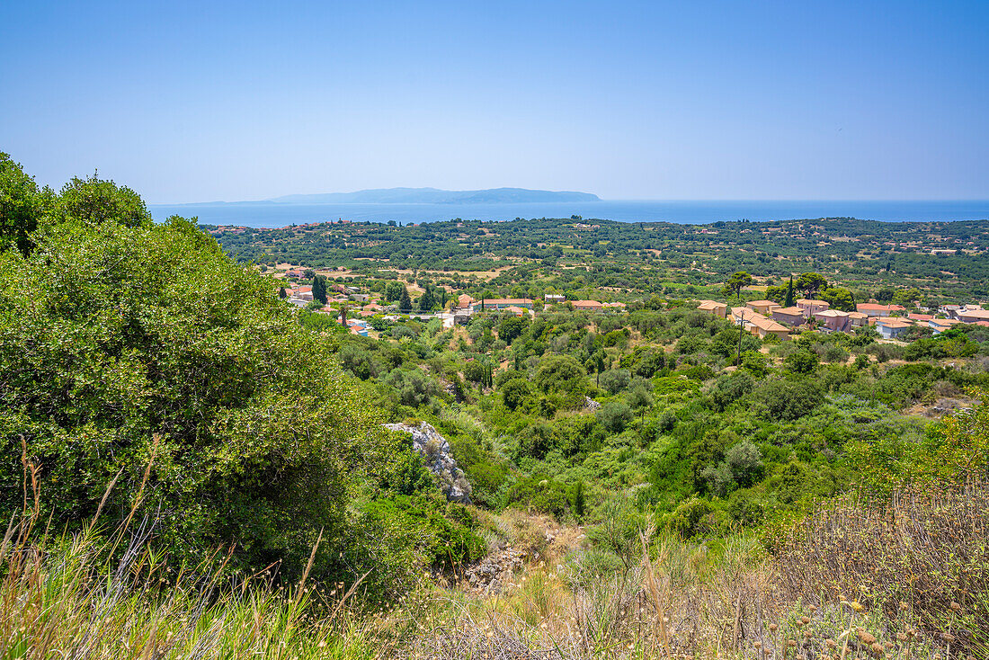 Blick auf Olivenhaine und Küstenlinie bei Lourdata, Kefalonia, Ionische Inseln, Griechische Inseln, Griechenland, Europa