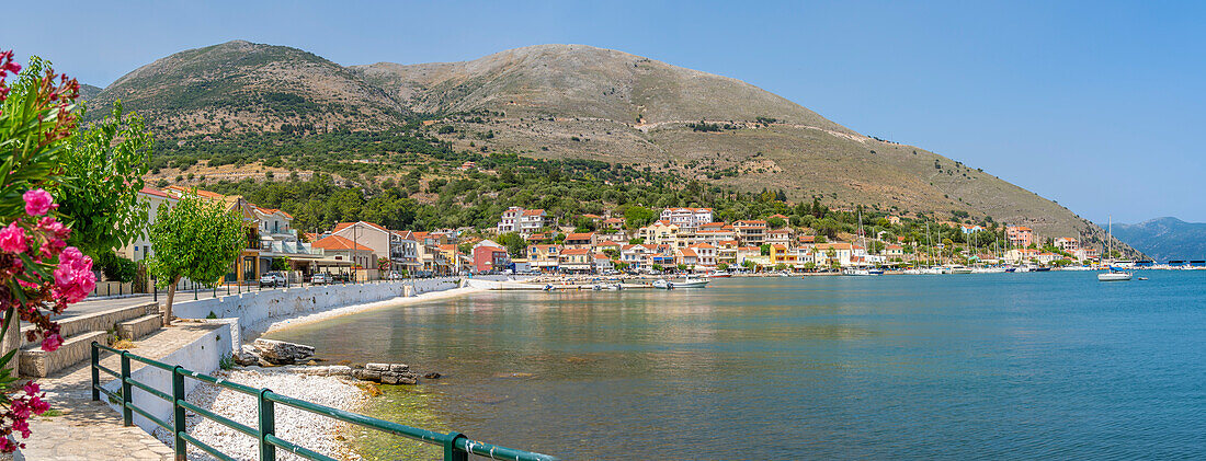 Blick auf Hafen und Promenade in Agia Effimia, Kefalonia, Ionische Inseln, Griechische Inseln, Griechenland, Europa