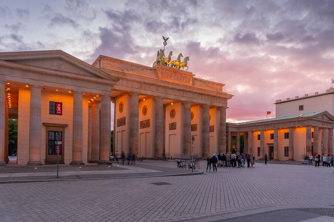 View of Brandenburg Gate at dusk, Pariser Square, Unter den Linden, Berlin, Germany, Europe\n