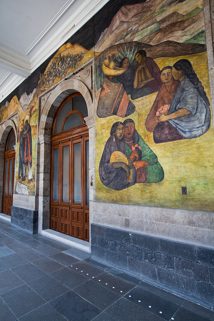 Bürotüren mit Wandmalereien von Diego Rivera, Secretaria de Educacion Gebäude, Mexiko-Stadt, Mexiko, Nordamerika