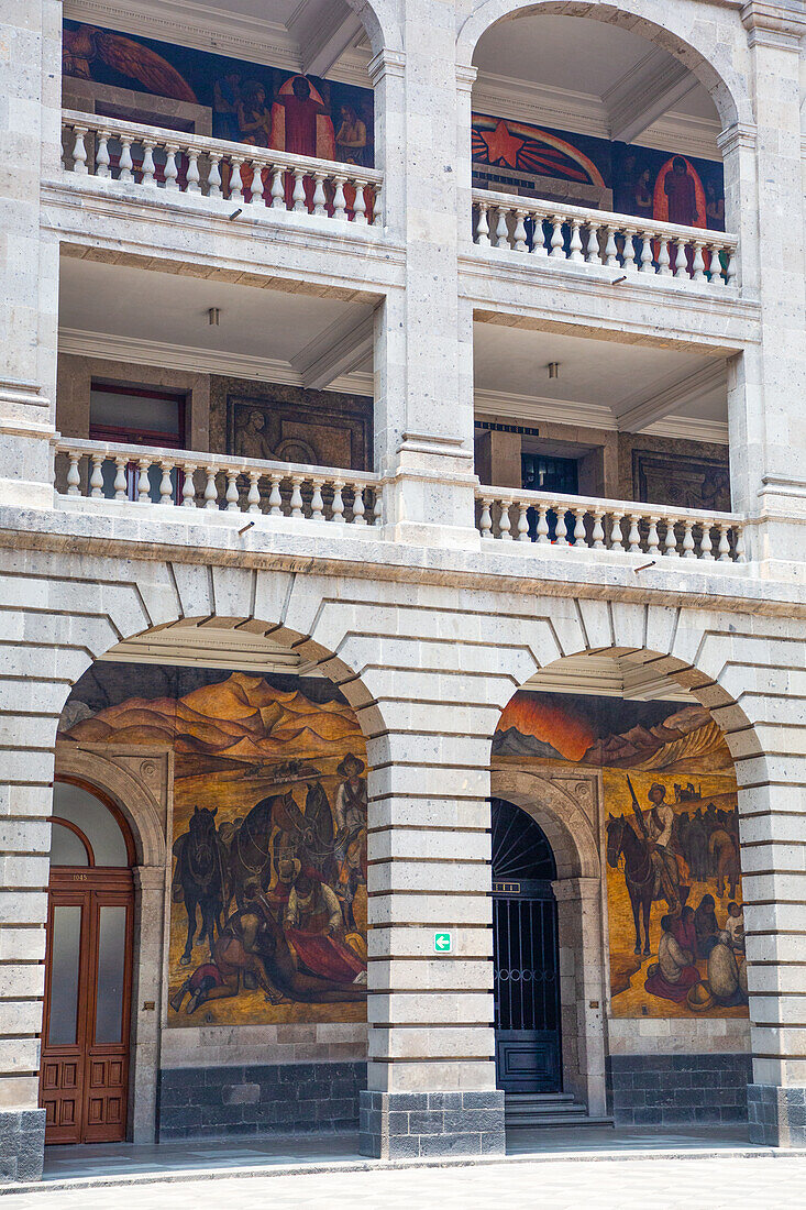 Bürotüren mit Wandgemälden von Diego Rivera, Secretaria de Educacion Gebäude, Mexiko-Stadt, Mexiko, Nordamerika