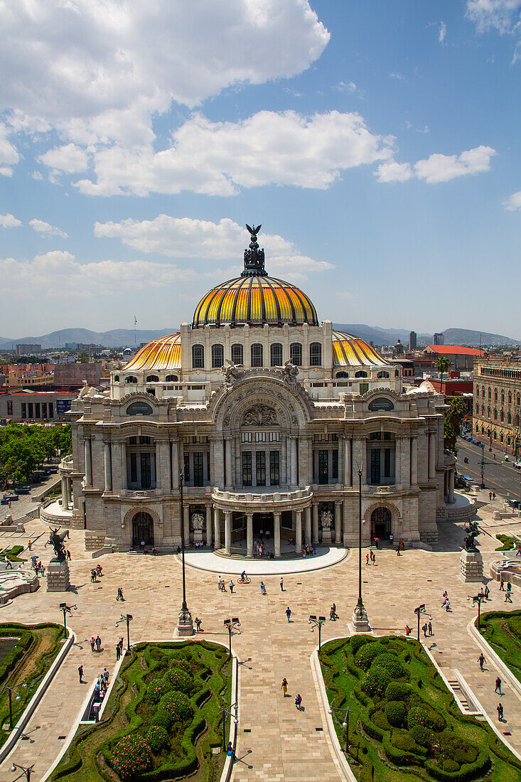Palacio de Bellas Artes (Palace of Fine Arts), construction started 1904, Mexico City, Mexico, North America\n