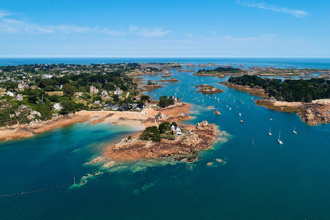 Frankreich, Cotes d'Armor, Ile de Brehat, Strand Guerzido und Cove la Chambre (Luftaufnahme)