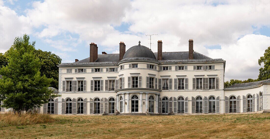 France, Yvelines (78), Montfort-l'Amaury, Groussay castle, panoramic view of the castle and the park\n