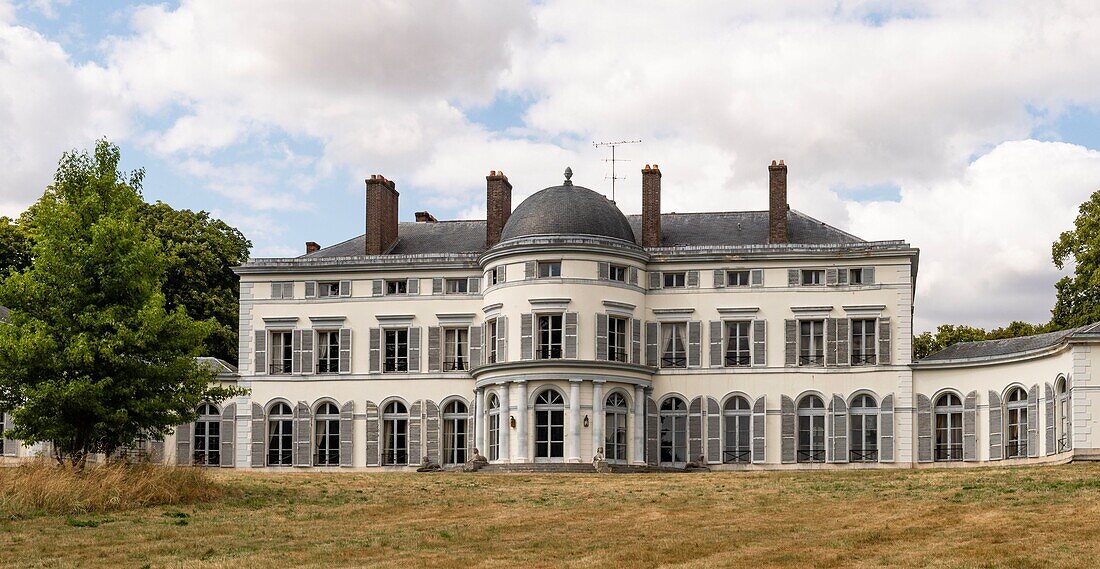 Frankreich, Yvelines (78), Montfort-l'Amaury, Schloss Groussay, Panoramablick auf das Schloss und den Park