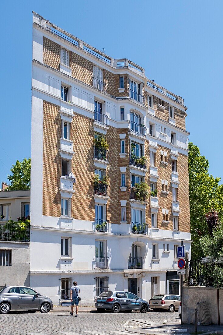 France, Paris, La Campagne a Paris, houses with garden in the heart of the city, Pierre mouillard street, building\n