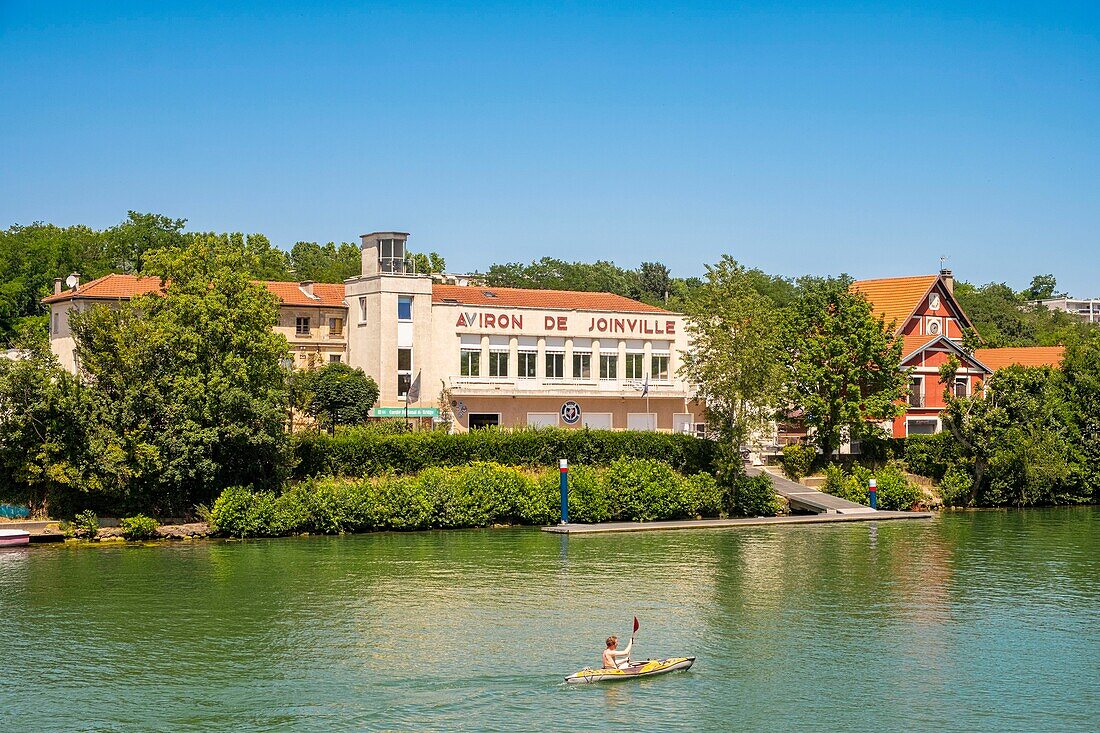 France, Val-de-Marne (94), Joinville-le-Pont, the banks of the Marne, the rowing club on Fanac island\n