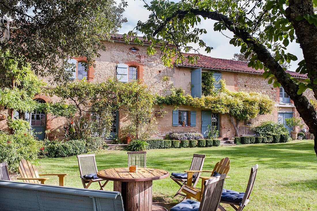 France, Haute-Garonne, Loubens-Lauragais, story :  Charming and autantic 16th century farmhouse \n