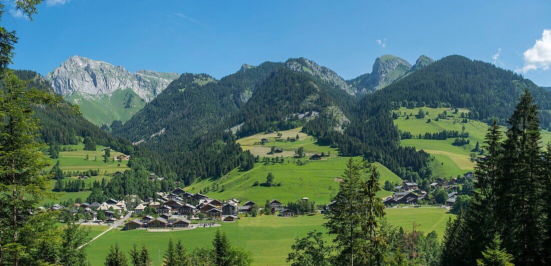 France, Haute Savoie, massif of Chablais, Val d'Abondance, Portes du Soleil, Abondance Chapel, panoramic view of the village and the Mont de Grange\n