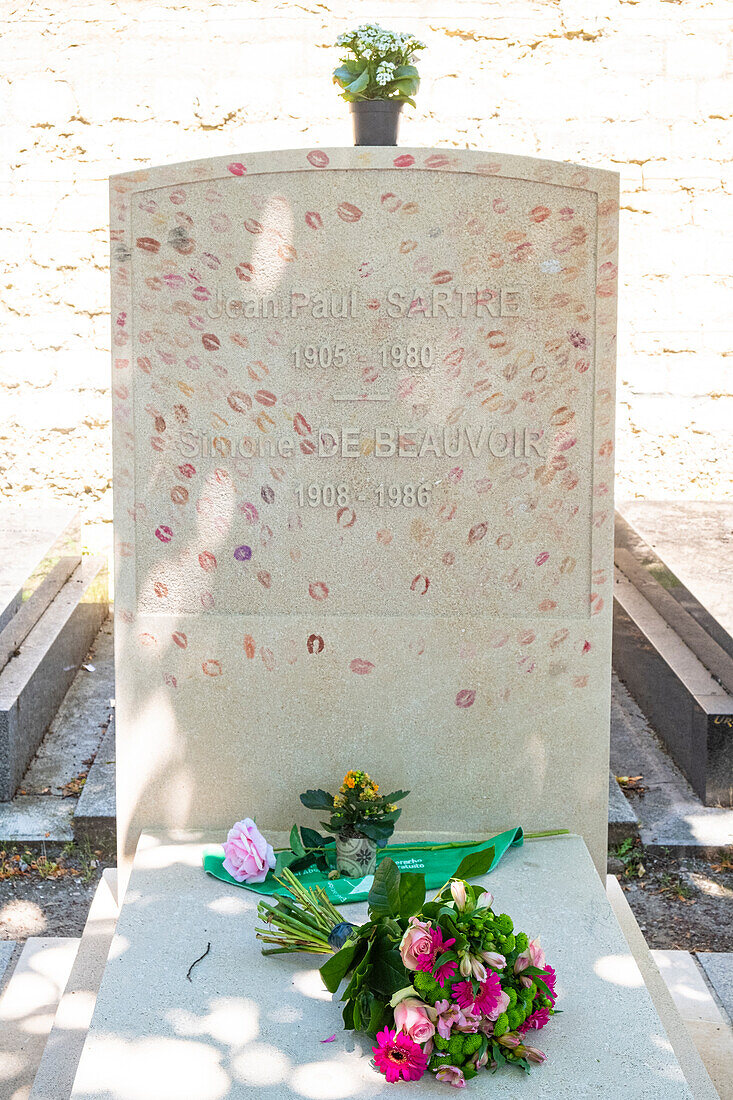 Frankreich, Paris, Friedhof Montparnasse, Grab von Simone de Beauvoir und Jean Paul Sartre