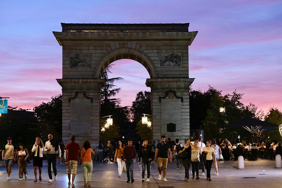 Frankreich, Cote d'Or, Dijon, von der UNESCO zum Weltkulturerbe erklärtes Gebiet, Place Darcy, Arc de Triomphe