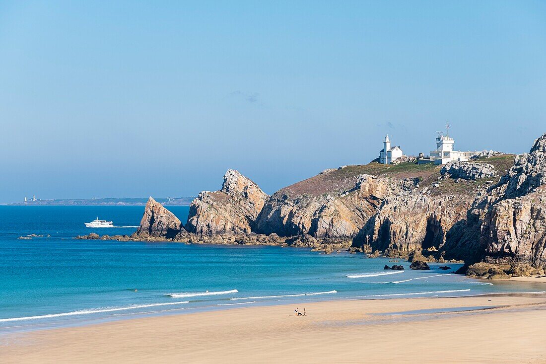 France, Finistere, Armorica Regional Natural Park, Crozon Peninsula, Camaret-sur-Mer, Pen Hat beach and Pointe du Toulinguet\n