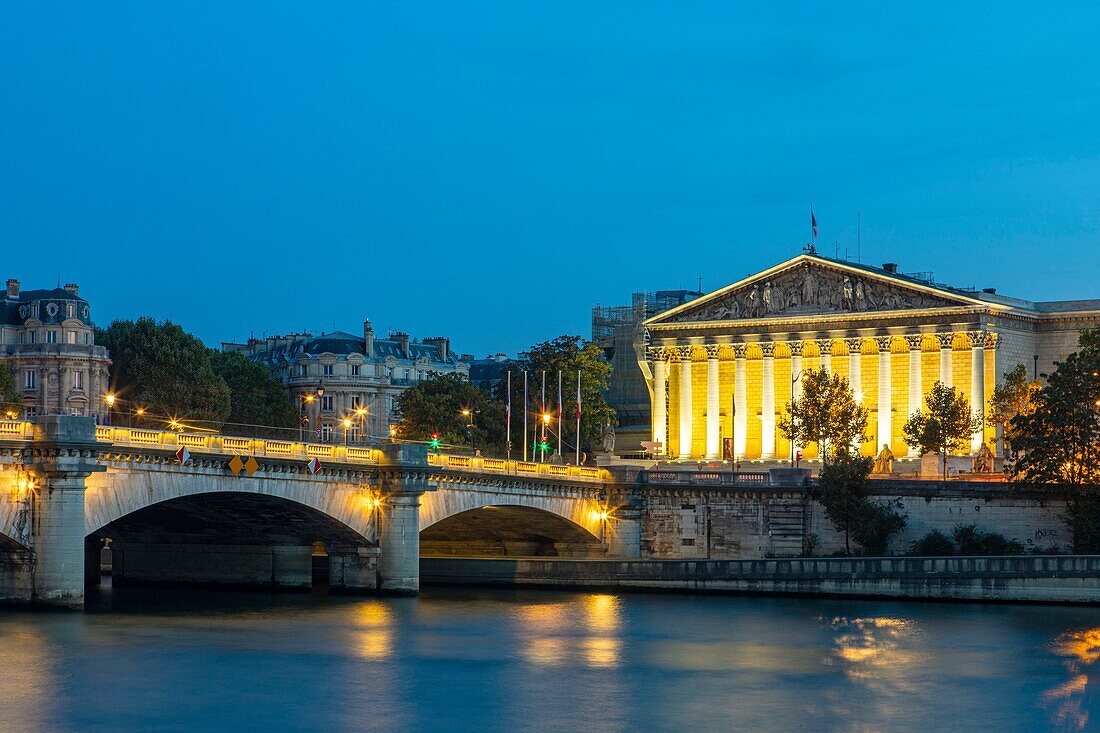 Frankreich, Paris, von der UNESCO zum Weltkulturerbe erklärtes Gebiet, Concorde-Brücke und Nationalversammlung