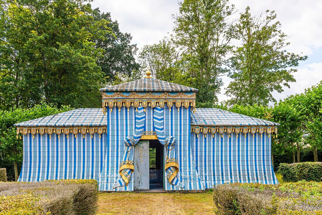 France, Yvelines (78), Montfort-l'Amaury, Groussay castle, Tartar tent in the gardens\n