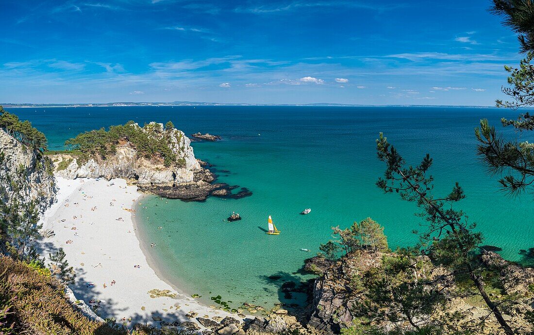 France, Finistere, Armorica Regional Natural Park, Crozon Peninsula, Saint Hernot, creek of Vierge island\n