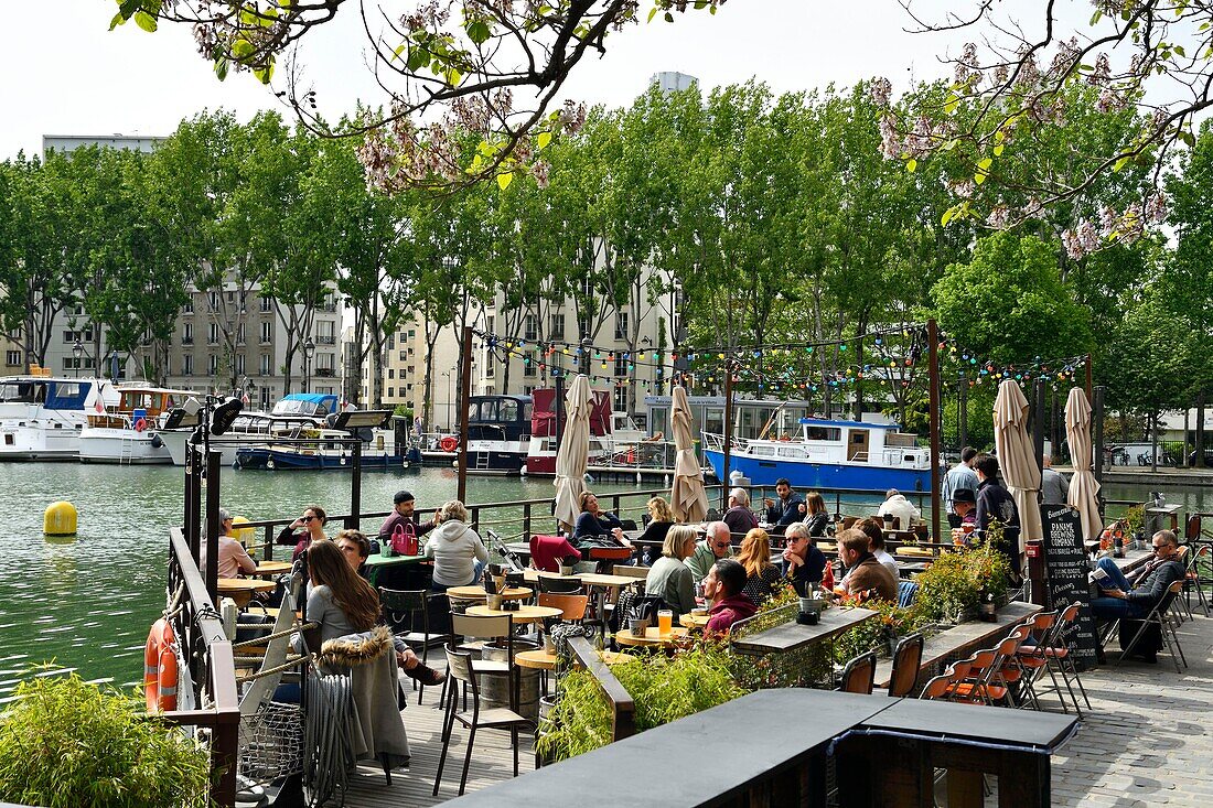 Frankreich, Paris, das Becken von La Villette, das größte künstliche Gewässer von Paris, das den Canal de l'Ourcq mit dem Canal Saint-Martin verbindet